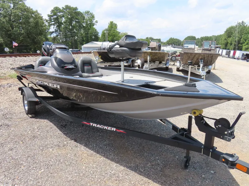 The Image of Tracker Pro Team 175 TXW 2024 - 1
