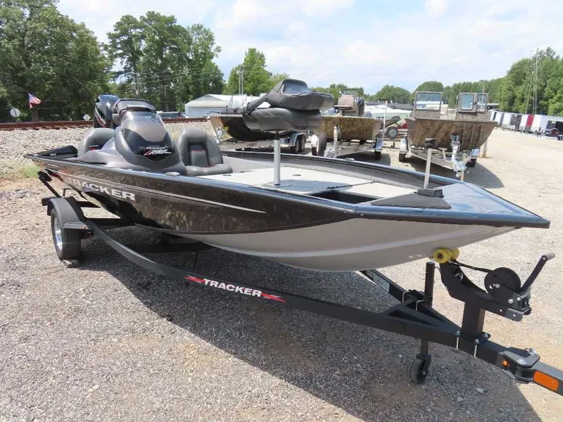 The Image of Tracker Pro Team 175 TXW 2024 - 1