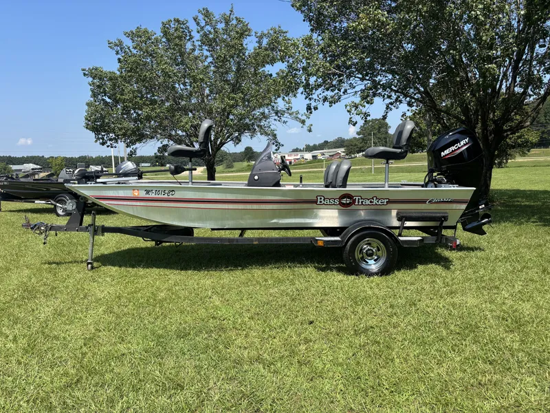 The Image of Tracker Classic 2020 - 1