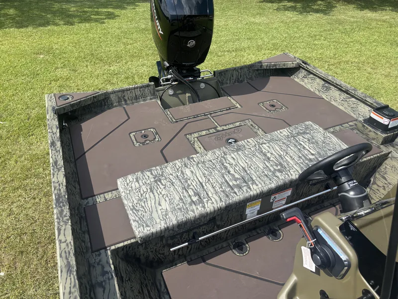 Slide: The Image of Tracker Grizzly 2072 CC 2027 - 14