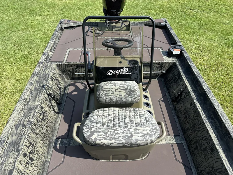Slide: The Image of Tracker Grizzly 1860 CC 2027 - 17