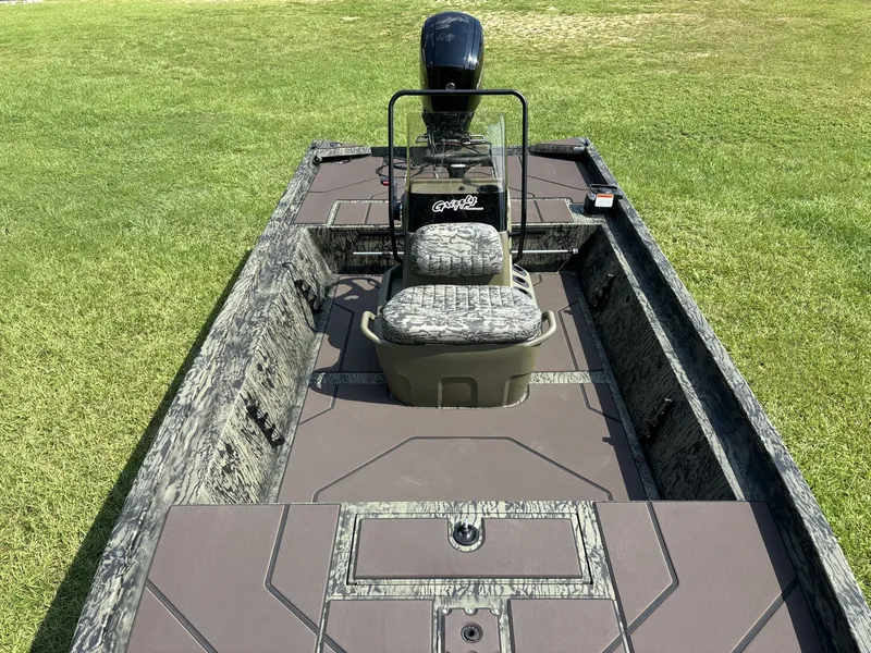 Slide: The Image of Tracker Grizzly 1860 CC 2027 - 15