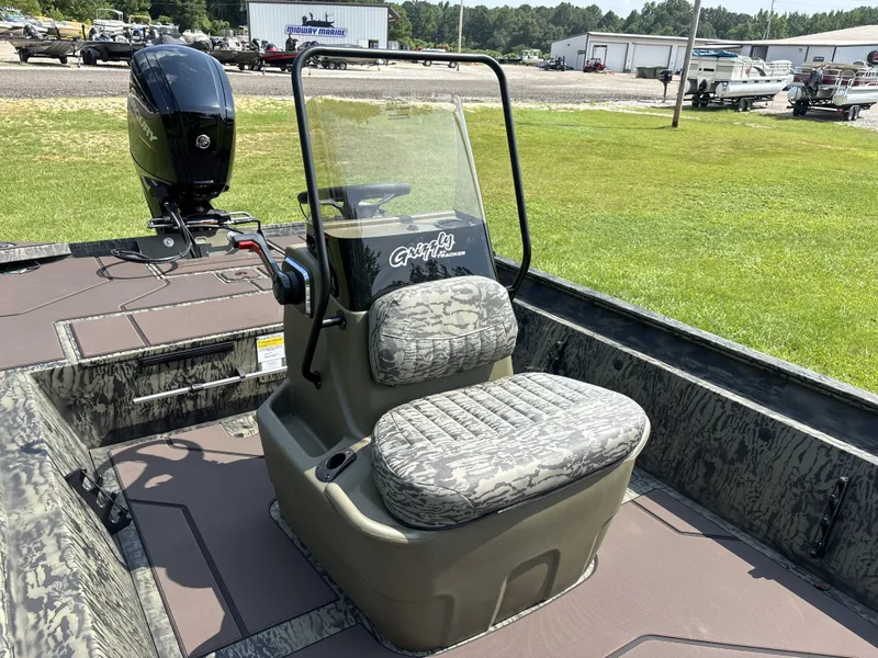 Slide: The Image of Tracker Grizzly 1860 CC 2027 - 16