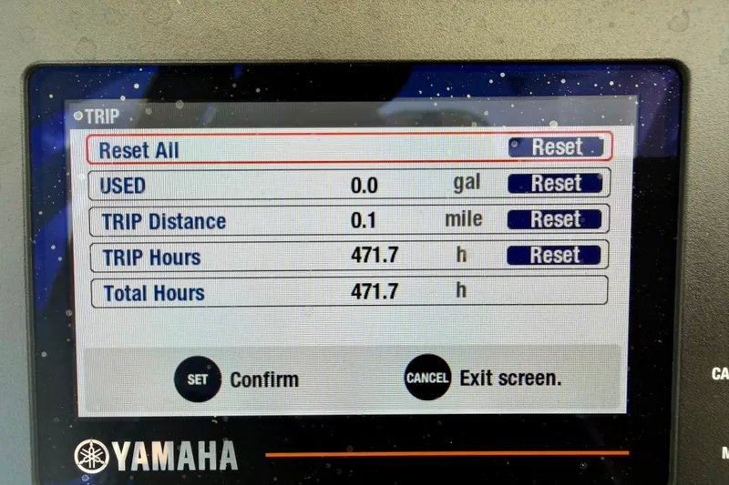 Slide: The Image of Yamaha display showing trip data: 0.1 miles, 471.7 hours on Sea Hunt BX25BR, 2017. - 13