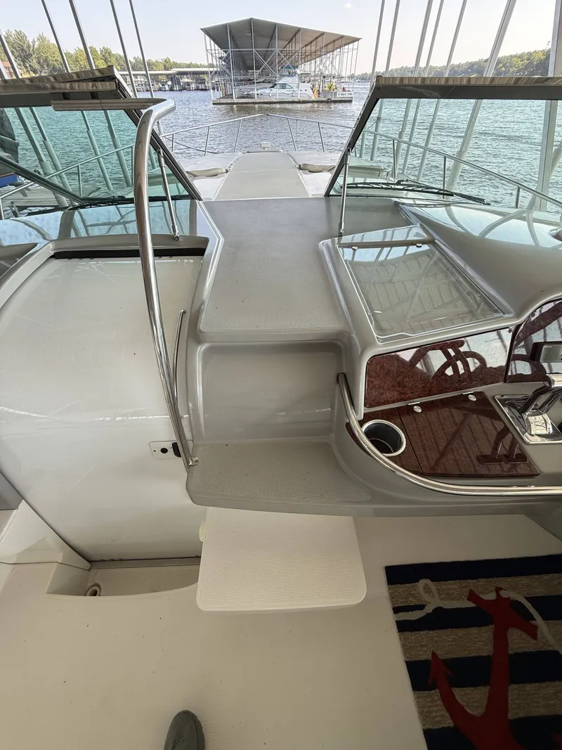 Slide: The Image of Formula 41 Performance Cruiser 2002 - 16