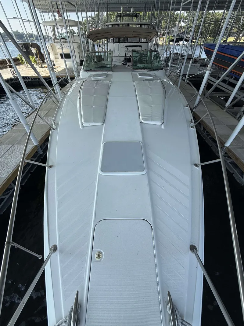 Slide: The Image of Formula 41 Performance Cruiser 2002 - 18