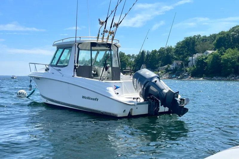 Slide: The Image of 2005 Wellcraft 252 Coastal boat on water, equipped with fishing rods and Yamaha outboard motor. - 12