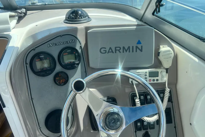Slide: The Image of 2005 Wellcraft 252 Coastal boat dashboard with Garmin navigation and Yamaha gauges. - 20