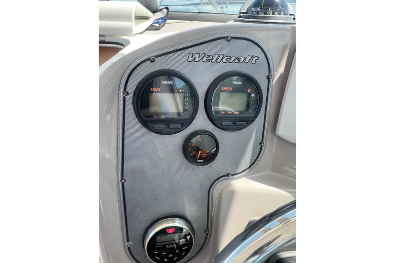 Slide: The Image of Dashboard of a 2005 Wellcraft 252 Coastal boat with Yamaha gauges. - 23