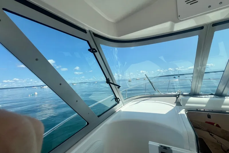 Slide: The Image of Interior view from a 2005 Wellcraft 252 Coastal boat, overlooking a calm sea. - 19