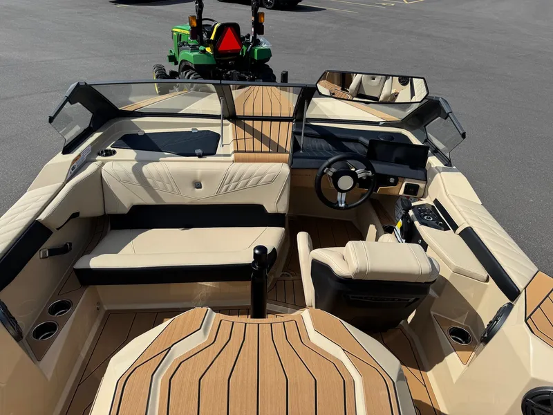 Slide: The Image of Nautique Ski Closed Bow 2027 - 11