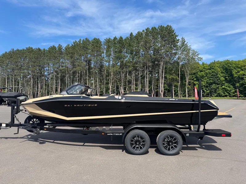 The Image of Nautique Ski Closed Bow 2027 - 1