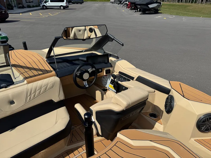 Slide: The Image of Nautique Ski Closed Bow 2027 - 20