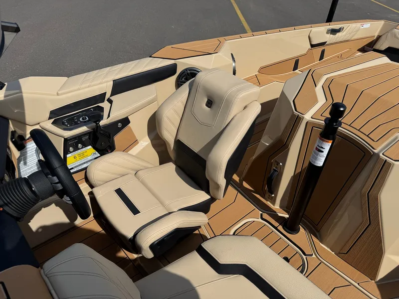 Slide: The Image of Nautique Ski Closed Bow 2027 - 22