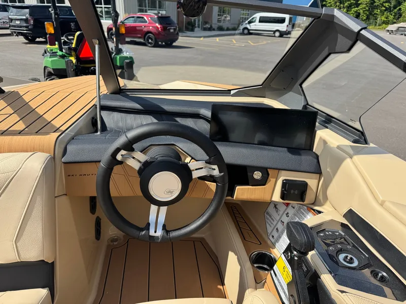 Slide: The Image of Nautique Ski Closed Bow 2027 - 23