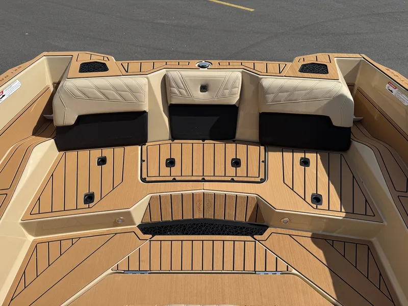 Slide: The Image of Nautique Ski Closed Bow 2027 - 16