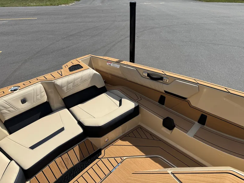 Slide: The Image of Nautique Ski Closed Bow 2027 - 18