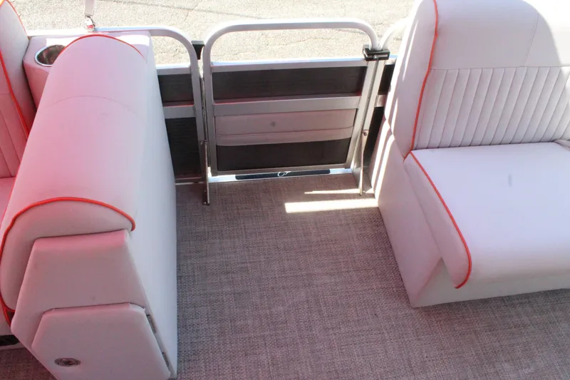 Slide: The Image of Qwest 820 LANAI 2020 - 12
