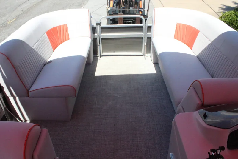 Slide: The Image of Qwest 820 LANAI 2020 - 13