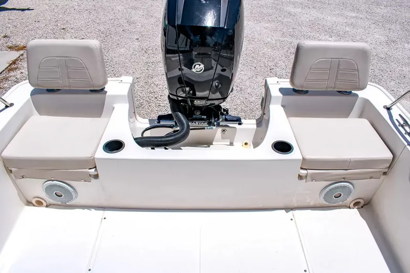 Slide: The Image of Boston Whaler 190 Montauk 2019 - 5