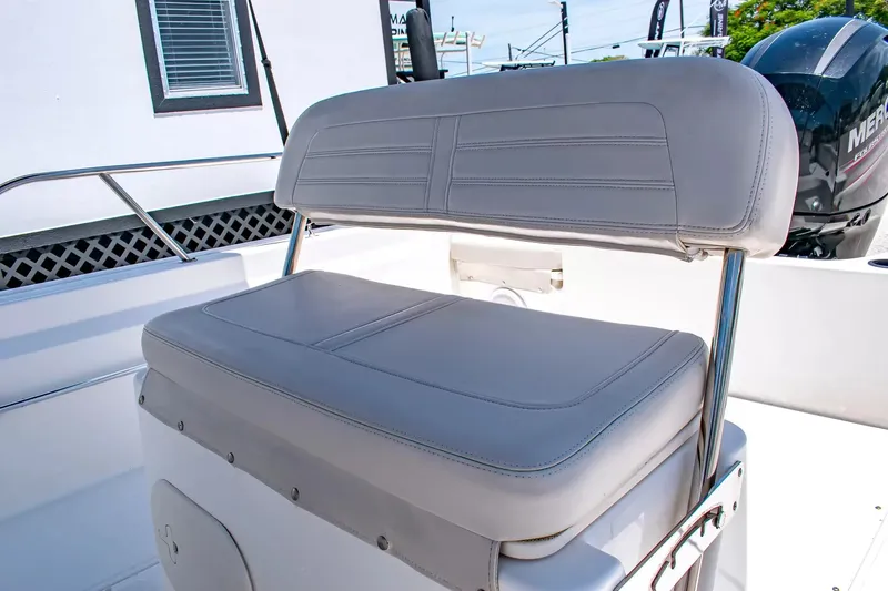 Slide: The Image of Boston Whaler 190 Montauk 2019 - 11