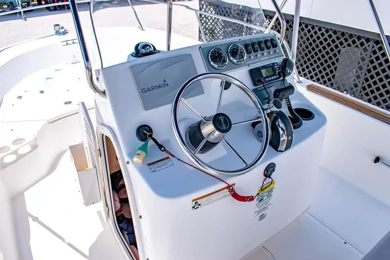 Slide: The Image of Boston Whaler 190 Montauk 2019 - 10