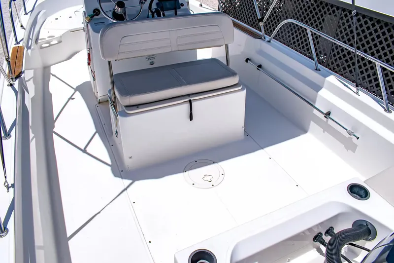 Slide: The Image of Boston Whaler 190 Montauk 2019 - 7