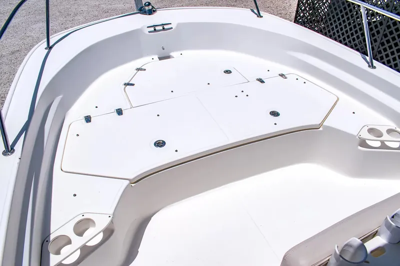Slide: The Image of Boston Whaler 190 Montauk 2019 - 13