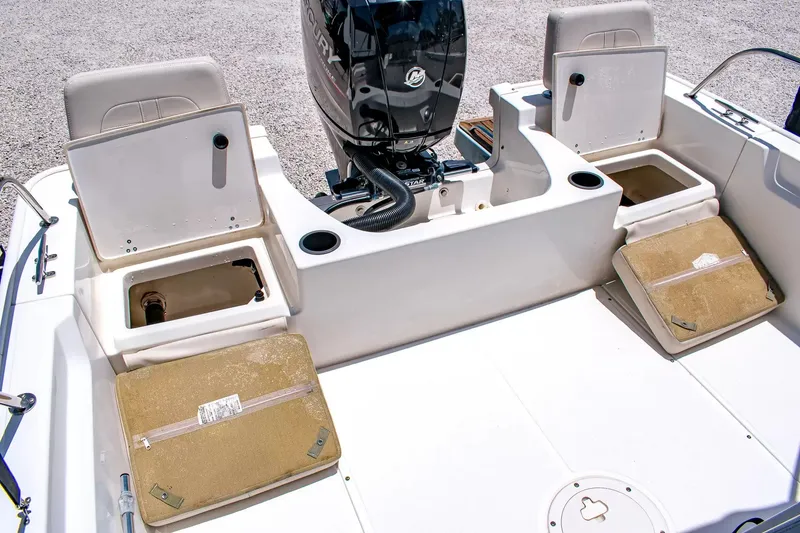 Slide: The Image of Boston Whaler 190 Montauk 2019 - 6