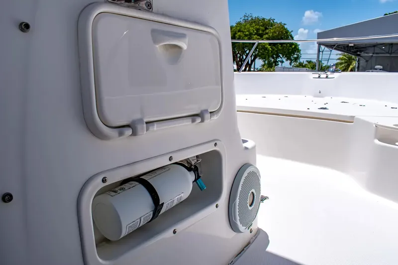 Slide: The Image of Boston Whaler 190 Montauk 2019 - 12