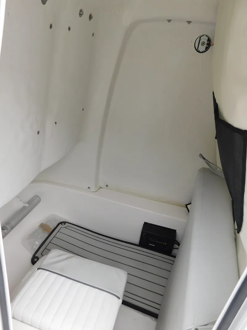 Slide: The Image of Sea Fox 248 Commander 2021 - 10