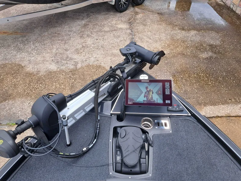 Slide: The Image of Ranger Z520R 2024 - 16