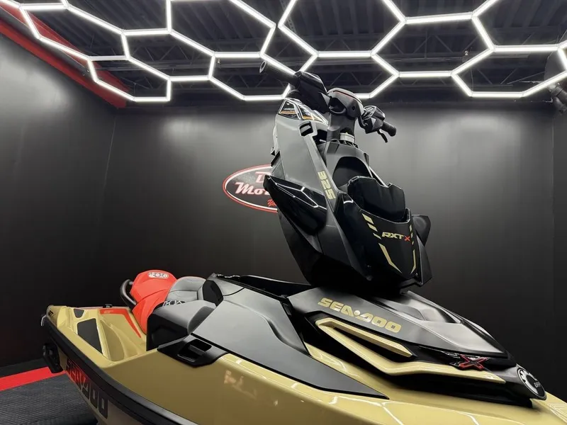 Slide: The Image of Sea-Doo RXT-X 325 2025 - 17