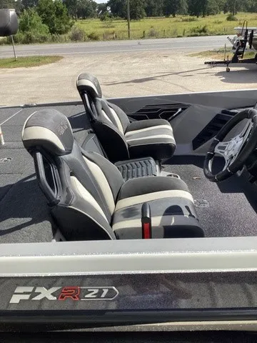 Slide: The Image of Skeeter FXR21 Limited 2020 - 32