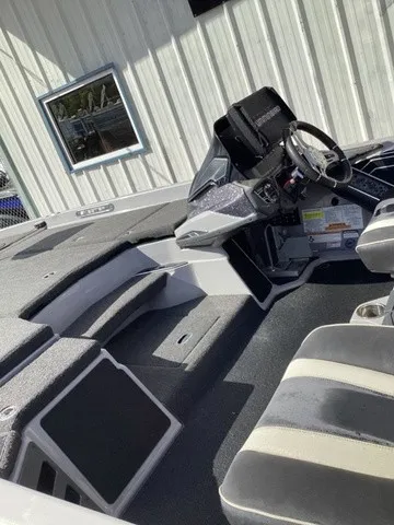Slide: The Image of Skeeter FXR21 Limited 2020 - 11