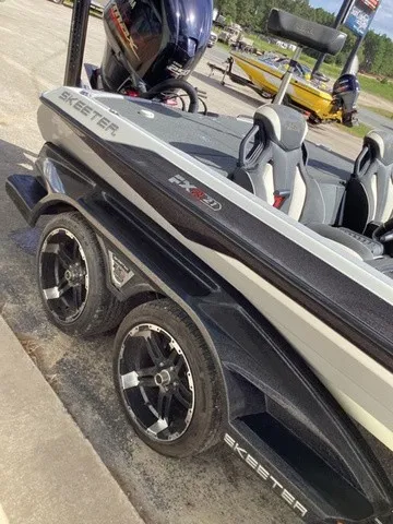 Slide: The Image of Skeeter FXR21 Limited 2020 - 30