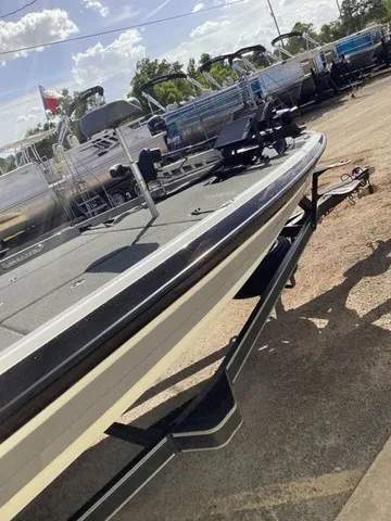Slide: The Image of Skeeter FXR21 Limited 2020 - 43