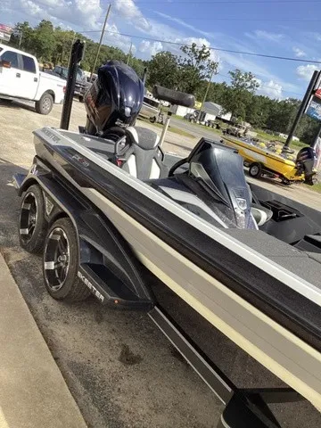Slide: The Image of Skeeter FXR21 Limited 2020 - 29