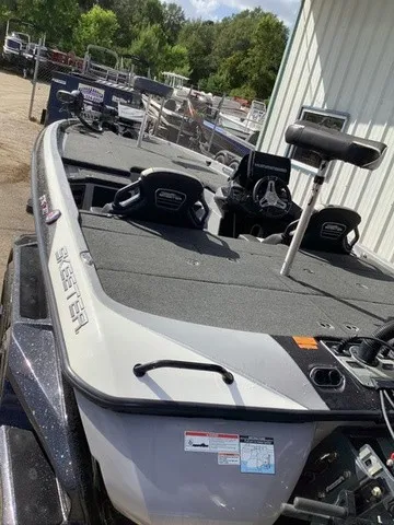 Slide: The Image of Skeeter FXR21 Limited 2020 - 4