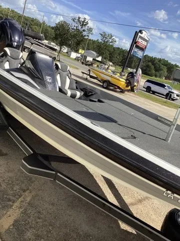 Slide: The Image of Skeeter FXR21 Limited 2020 - 28