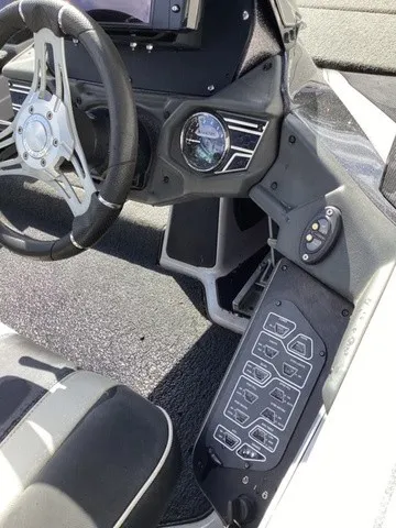 Slide: The Image of Skeeter FXR21 Limited 2020 - 35