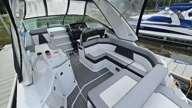 Slide: The Image of Monterey 295 Sport Yacht 2021 - 5