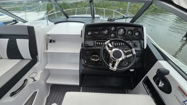 Slide: The Image of Monterey 295 Sport Yacht 2021 - 12