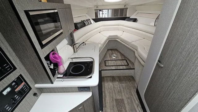 Slide: The Image of Monterey 295 Sport Yacht 2021 - 13