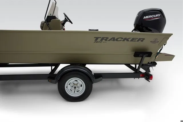 Slide: The Image of Tracker Grizzly 2072 CC 2027 - 27