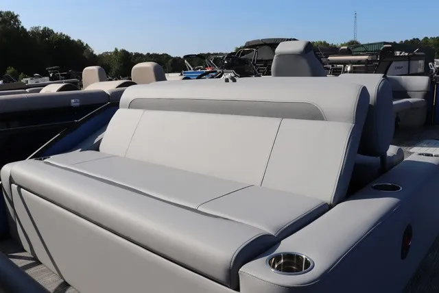 Slide: The Image of Bentley Pontoons Legacy 243 Swingback 2027 - 10