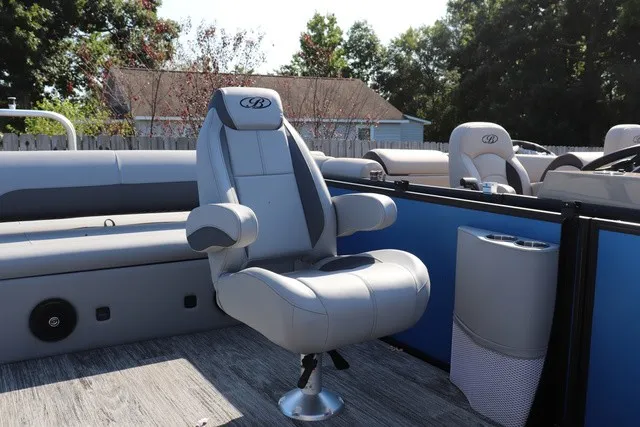 Slide: The Image of Bentley Pontoons Legacy 243 Swingback 2027 - 7