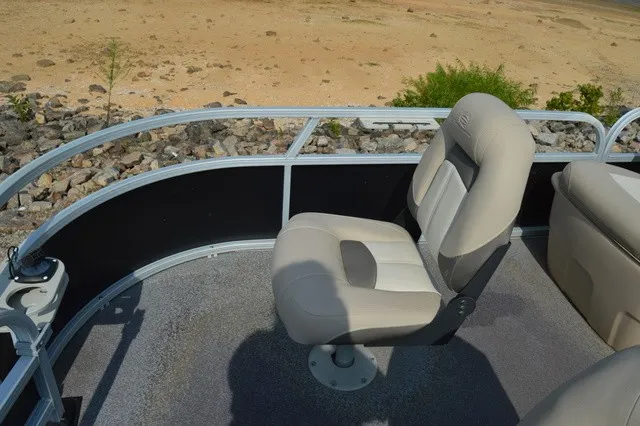 Slide: The Image of Sun Tracker Bass Buggy 18 DLX 2015 - 14