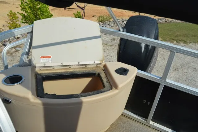 Slide: The Image of Sun Tracker Bass Buggy 18 DLX 2015 - 19