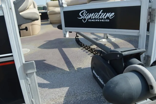 Slide: The Image of Sun Tracker Bass Buggy 18 DLX 2015 - 25